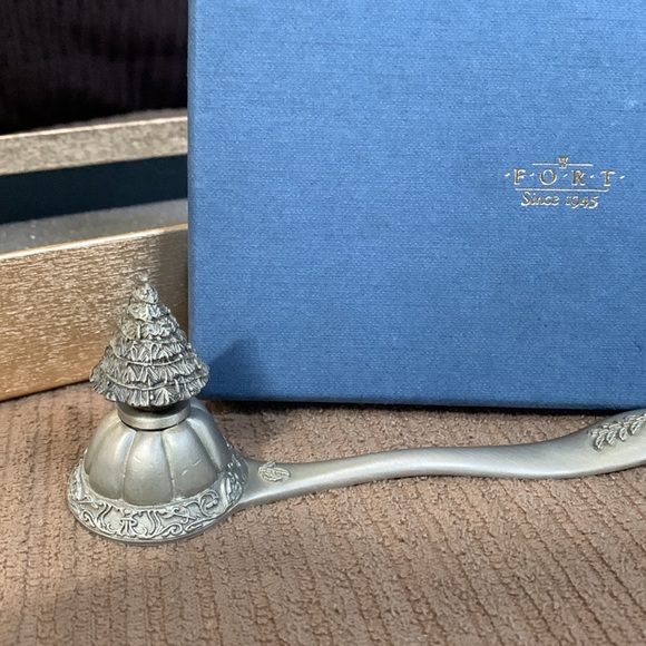 Fort Pewter Christmas Tree Candle Snuffer - Picture 5 of 7